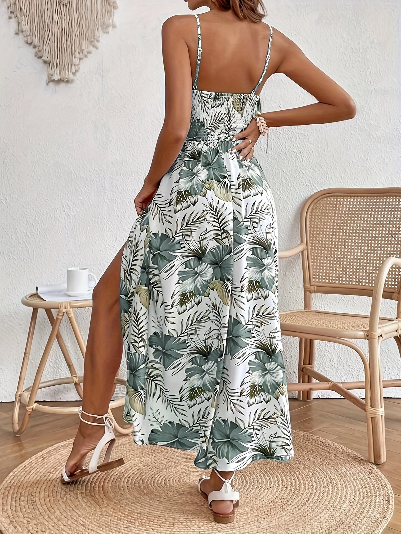 Elegantes ärmelloses Spaghettiträger-Kleid mit Schlitz