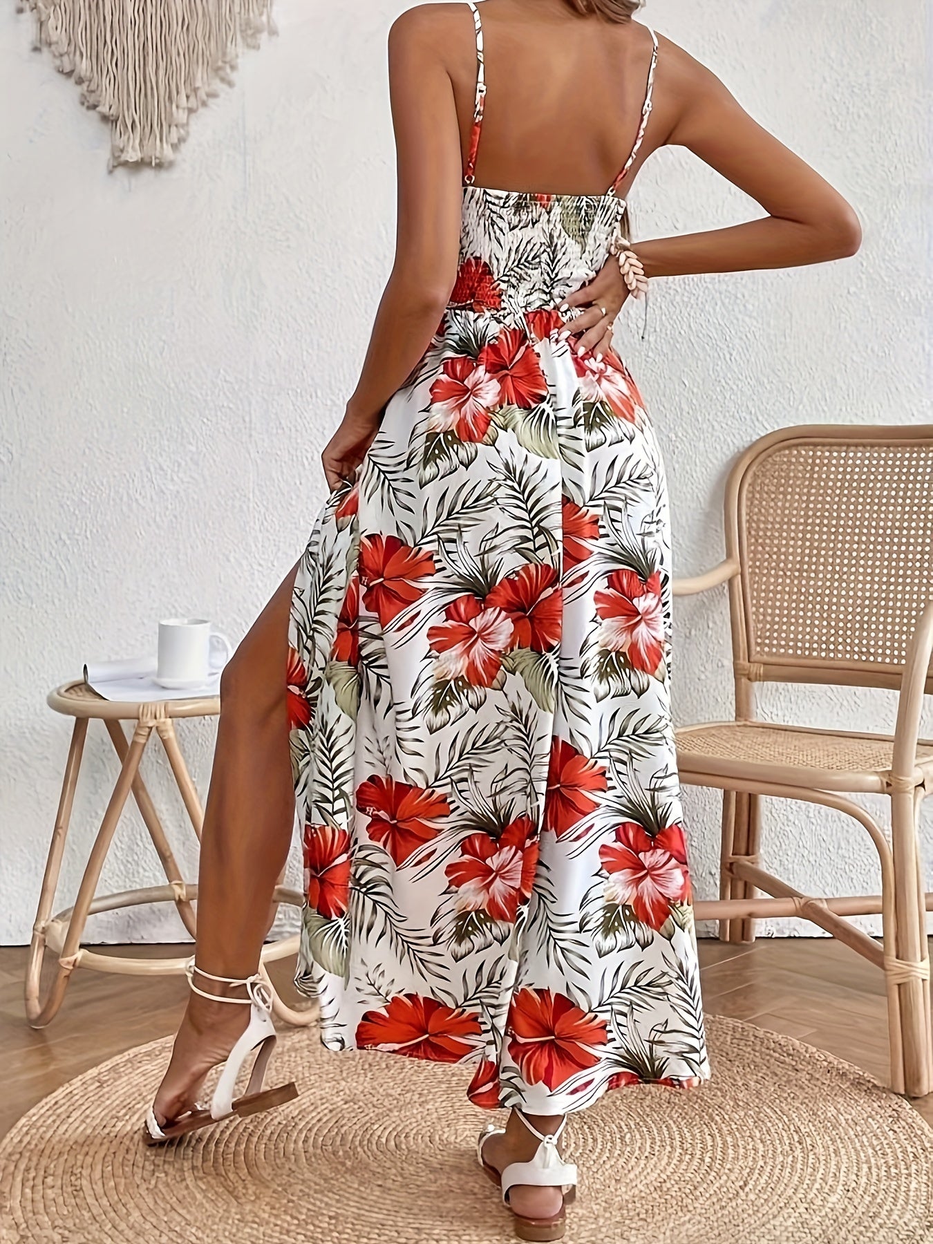 Elegantes ärmelloses Spaghettiträger-Kleid mit Schlitz