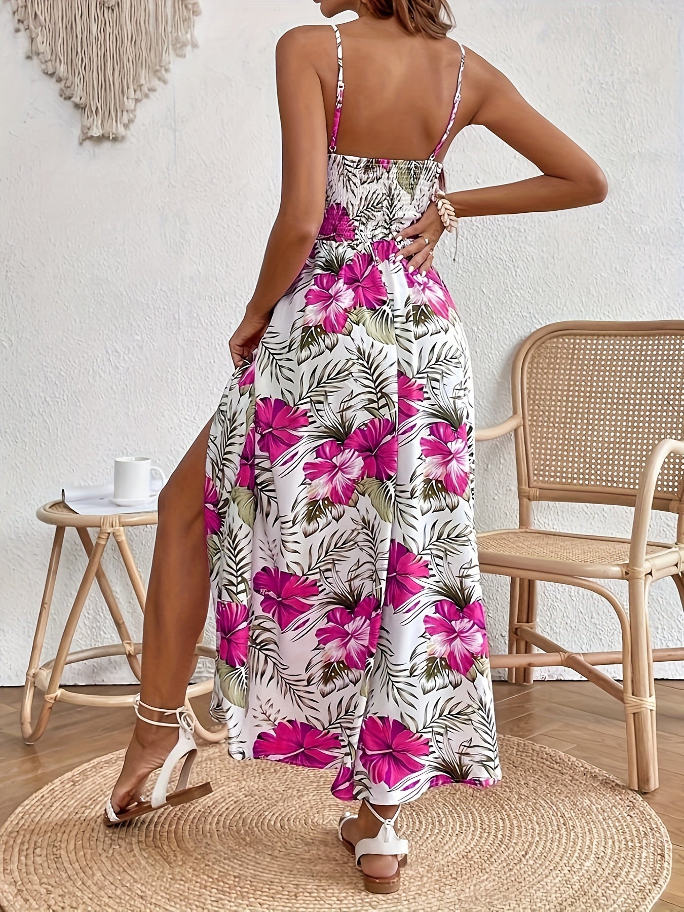 Elegantes ärmelloses Spaghettiträger-Kleid mit Schlitz