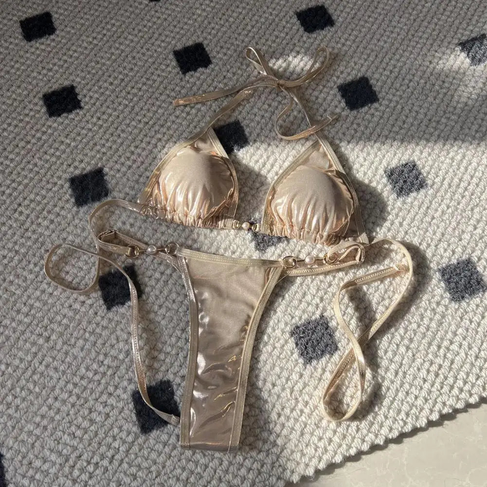 Glänzendes Halterneck-Schnürbikini-Set mit String