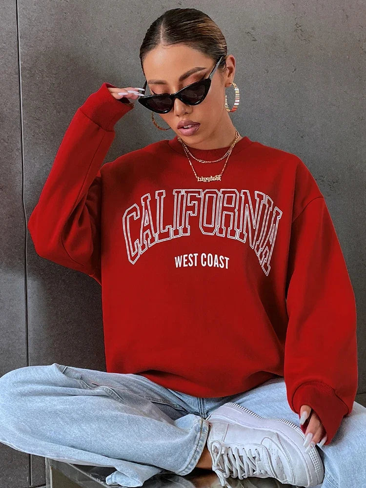 Weiblicher Hoodie mit West Coast Print – lässiger Streetstyle