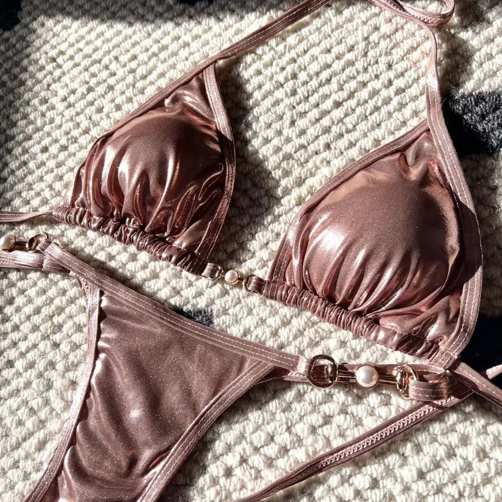 Glänzendes Halterneck-Schnürbikini-Set mit String