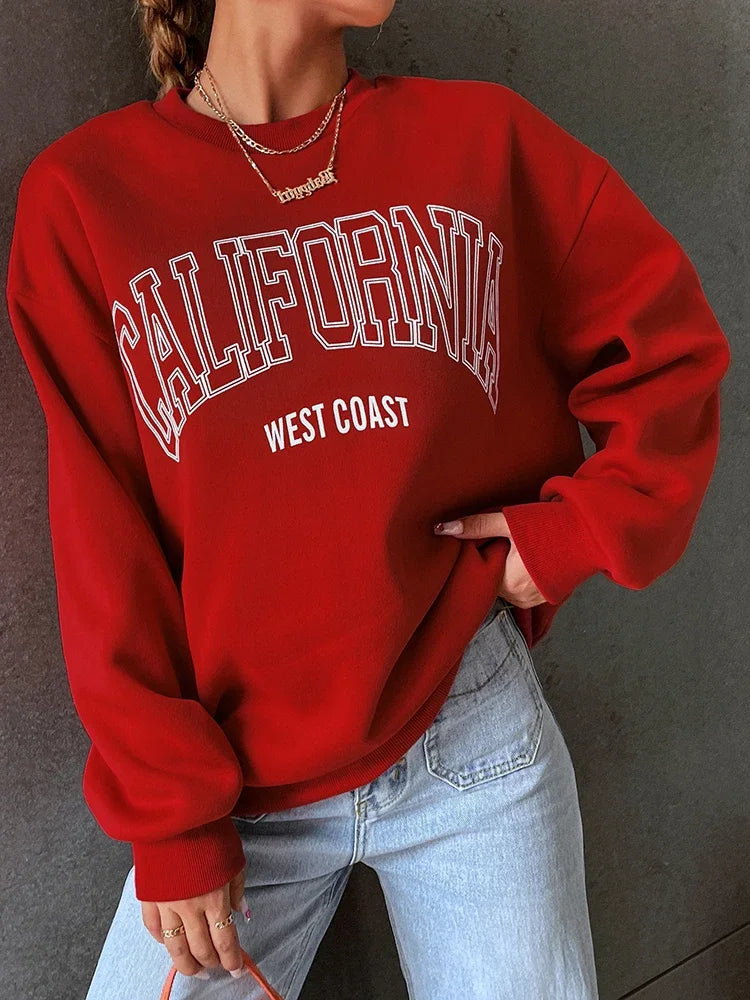 Weiblicher Hoodie mit West Coast Print – lässiger Streetstyle
