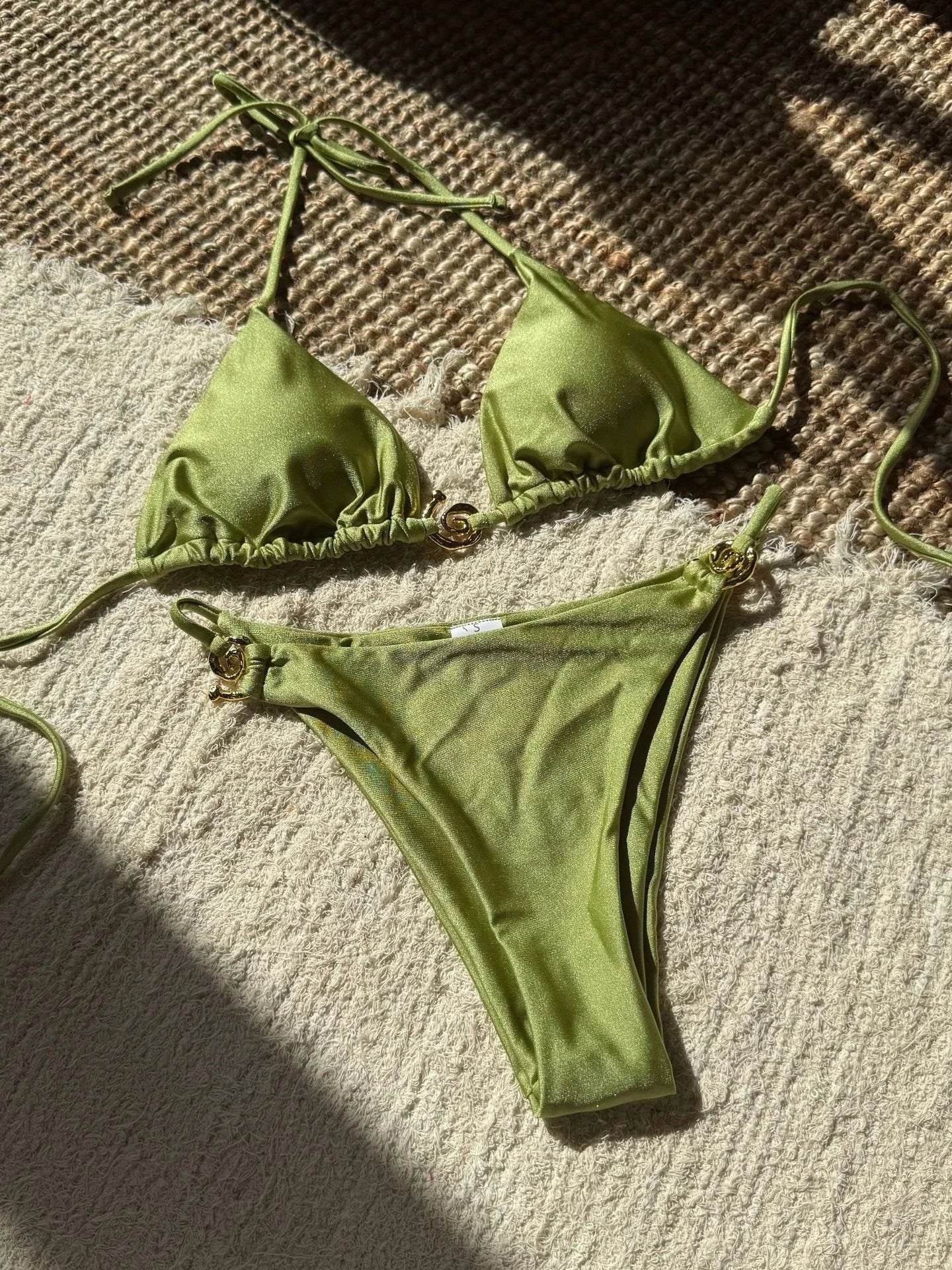 Micro-Bikini mit Metallring-Verzierung
