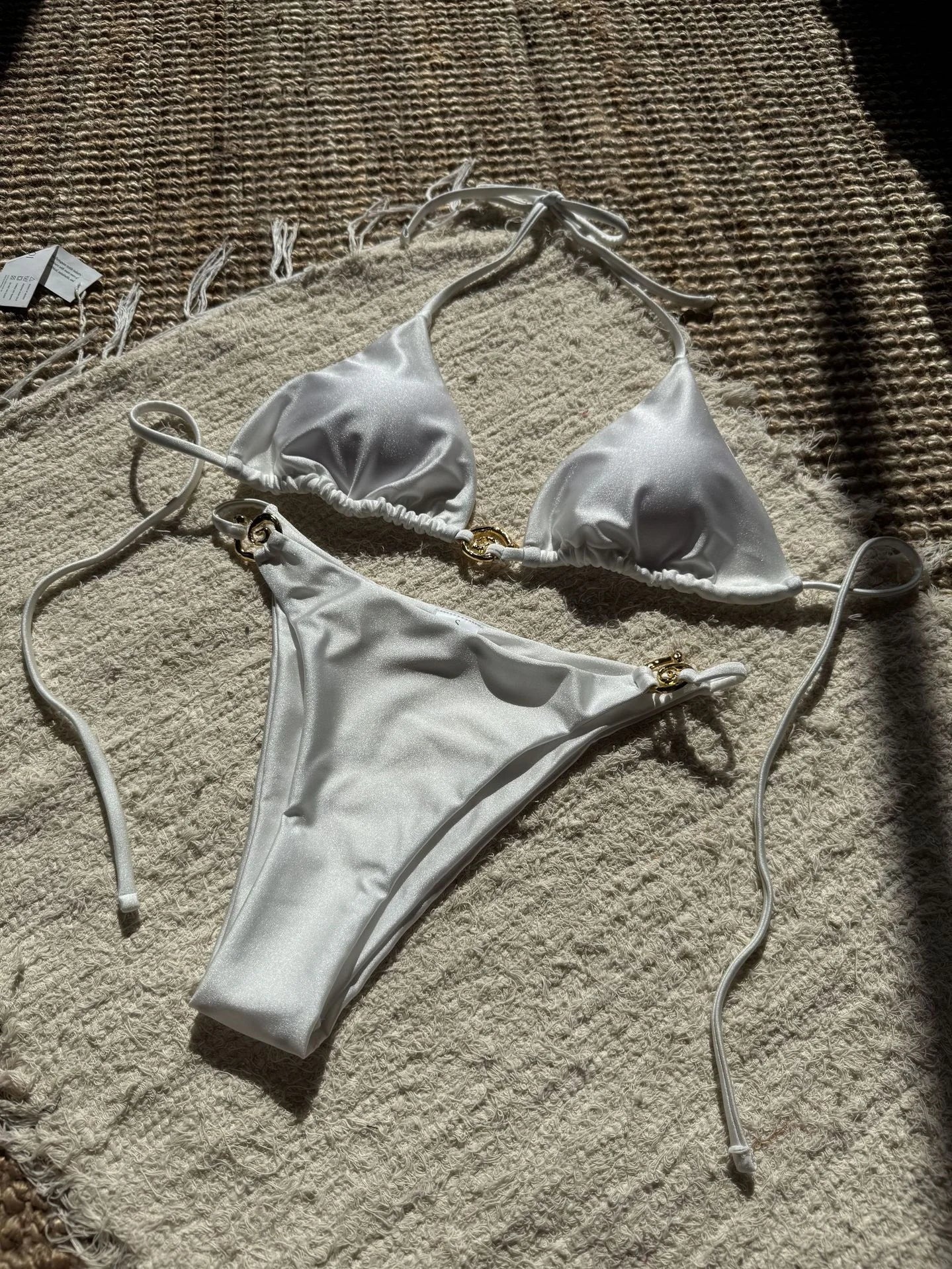 Micro-Bikini mit Metallring-Verzierung