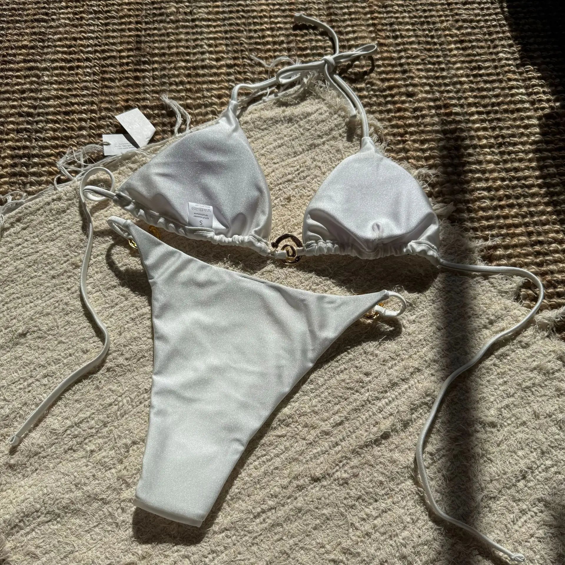 Micro-Bikini mit Metallring-Verzierung