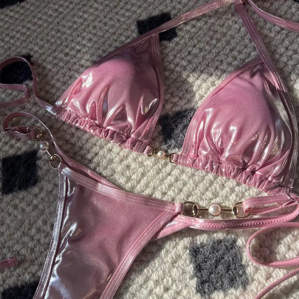 Glänzendes Halterneck-Schnürbikini-Set mit String