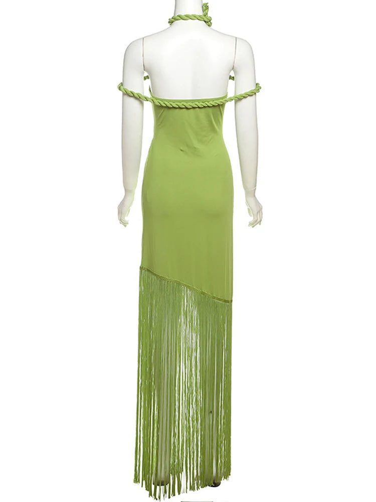 Langes Kleid mit Halsausschnitt & Fransen-Details