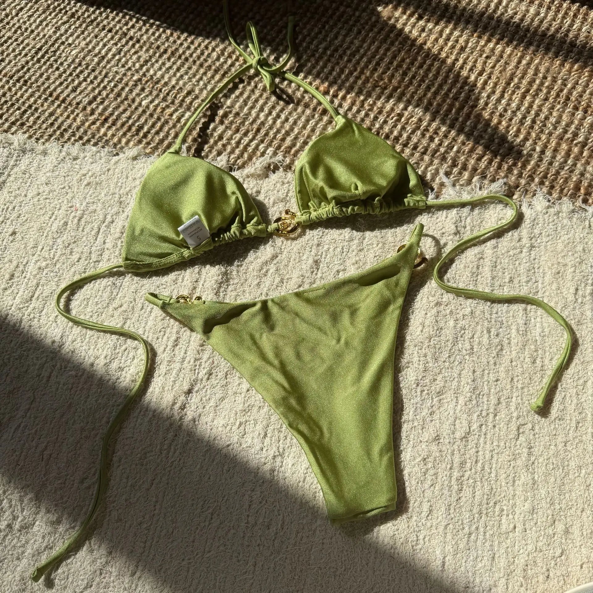 Micro-Bikini mit Metallring-Verzierung