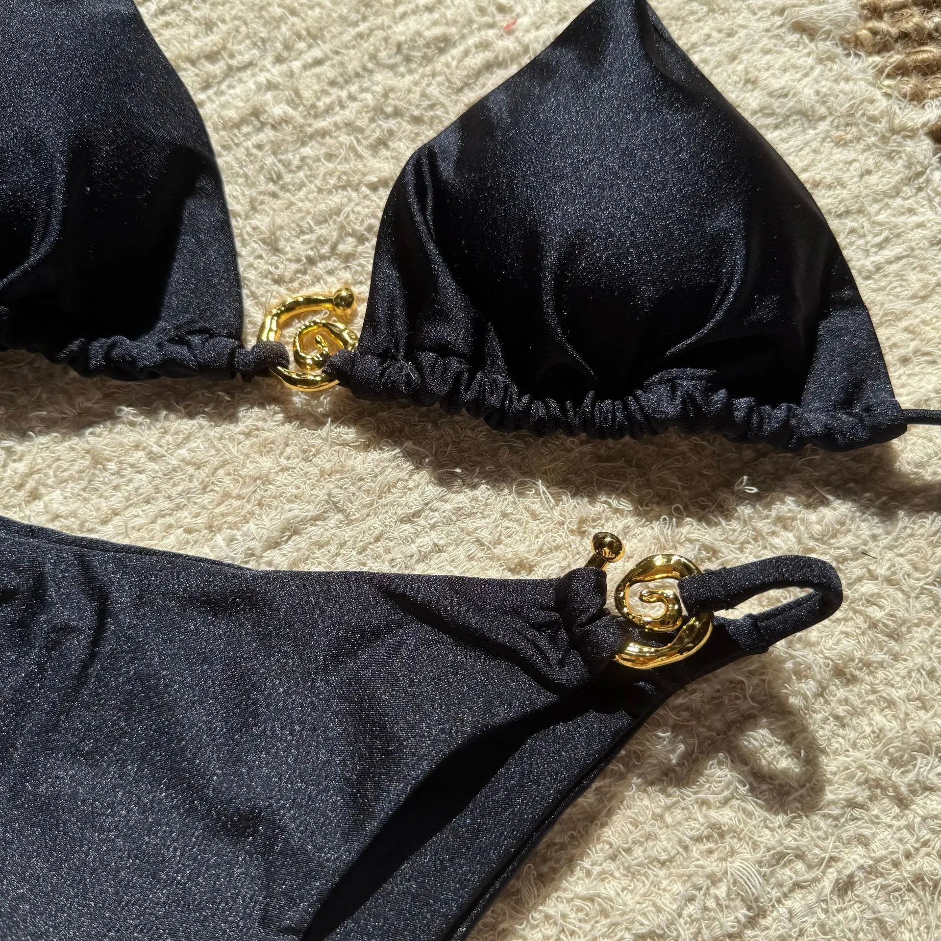 Micro-Bikini mit Metallring-Verzierung