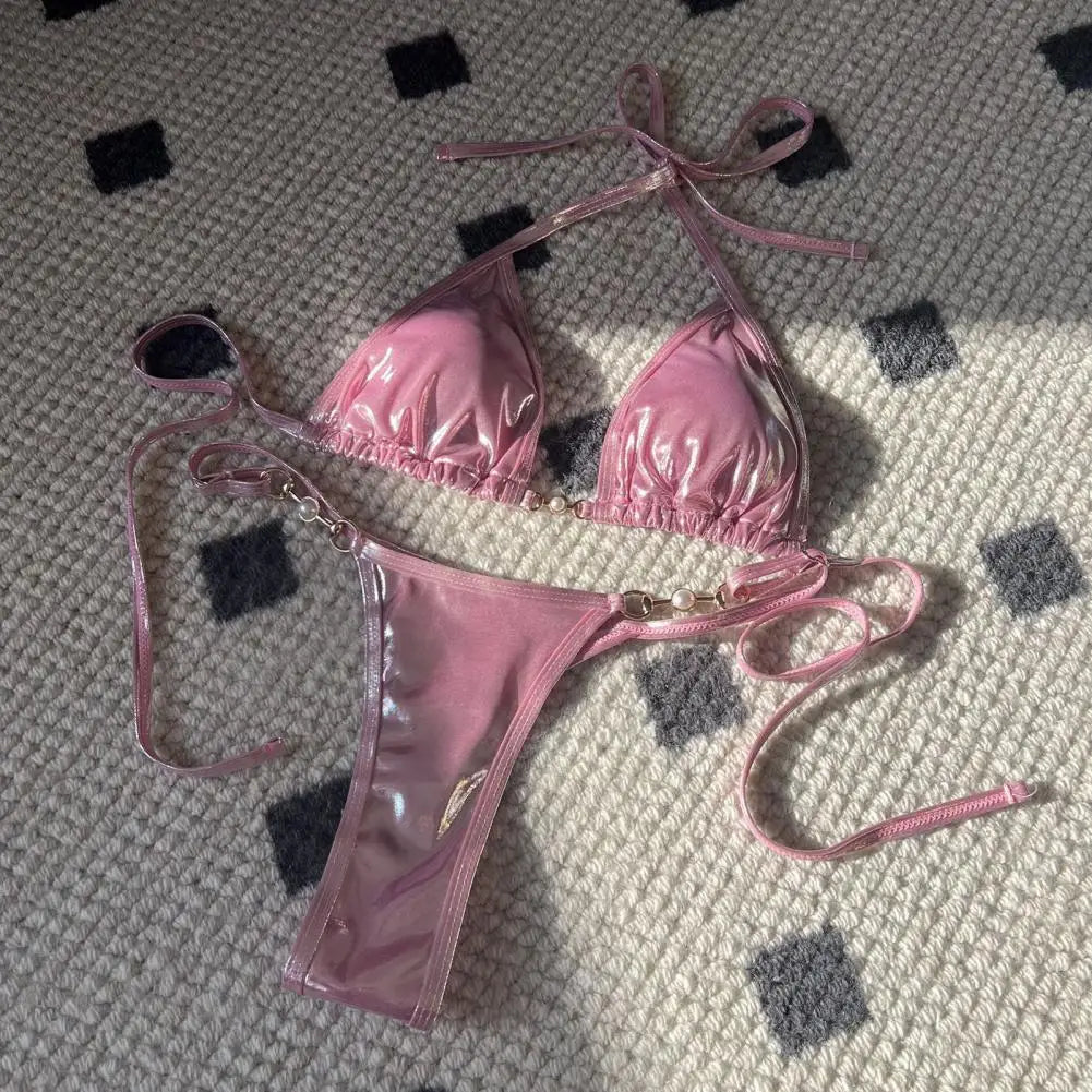 Glänzendes Halterneck-Schnürbikini-Set mit String