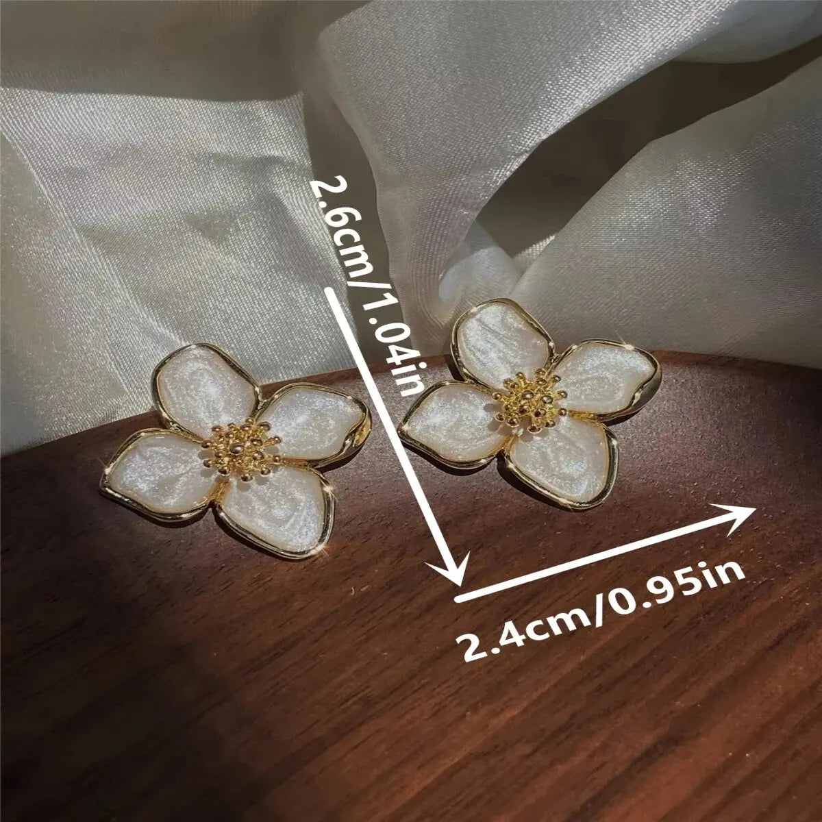 Metall-Blumenform Epoxid-Ohrringe (Stecker)