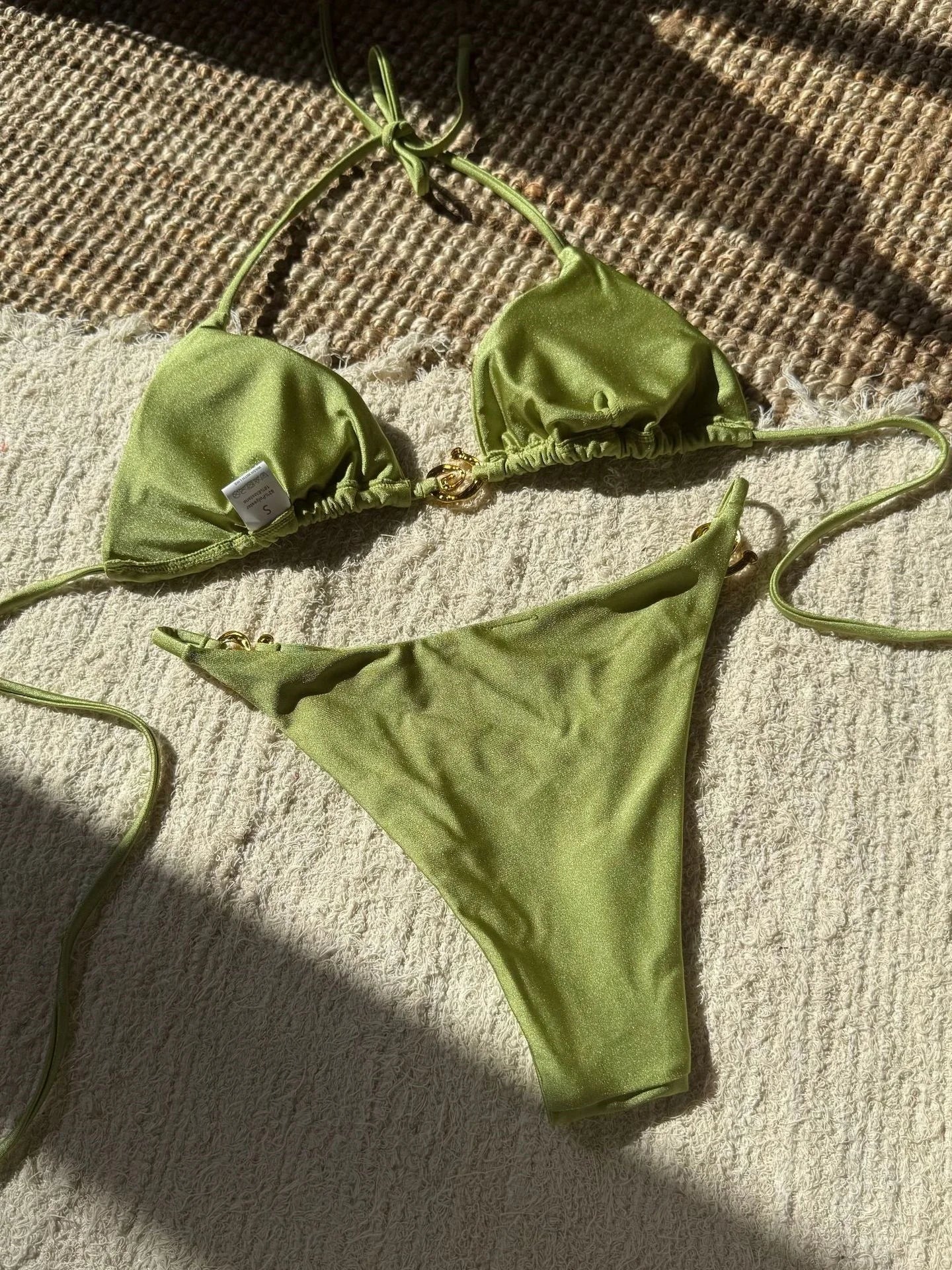 Micro-Bikini mit Metallring-Verzierung